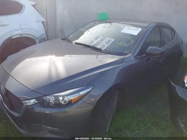 3MZBN1V39JM257639 2018 MAZDA 3 - Image 2