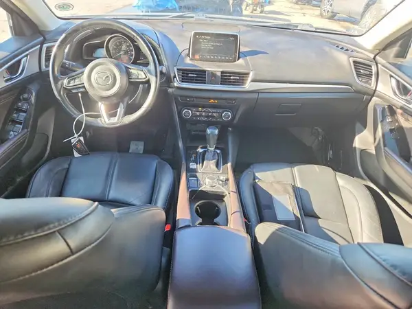 3MZBN1V39JM261870 2018 MAZDA 3 - Image 8