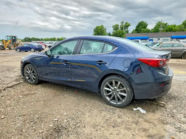 3MZBN1V39JM271766 2018 MAZDA 3 - Image 2
