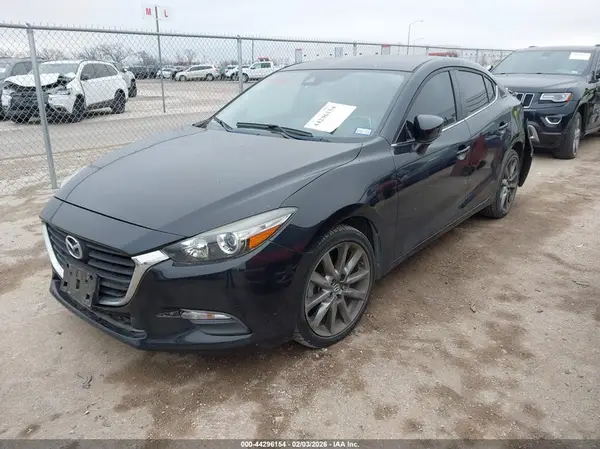 3MZBN1V3XJM160949 2018 MAZDA 3 - Image 2