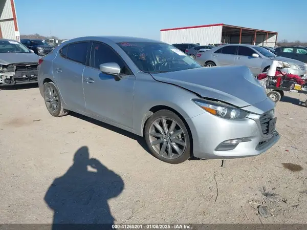 3MZBN1V3XJM197435 2018 MAZDA 3 - Image 1