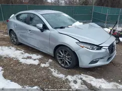 3MZBN1V3XJM207588 2018 MAZDA 3