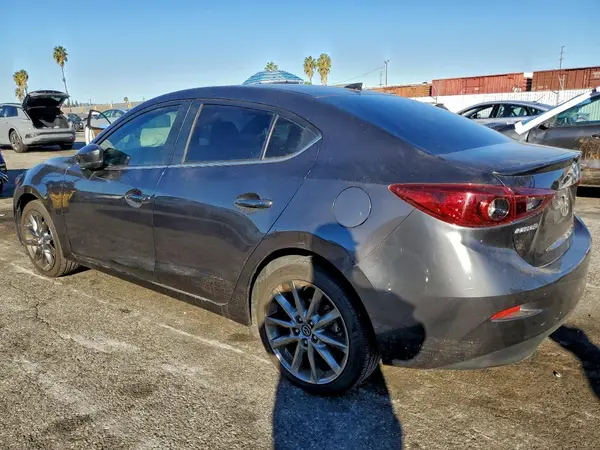 3MZBN1V3XJM256774 2018 MAZDA 3 - Image 2