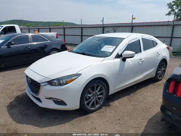 3MZBN1V3XJM258279 2018 MAZDA 3 - Image 2