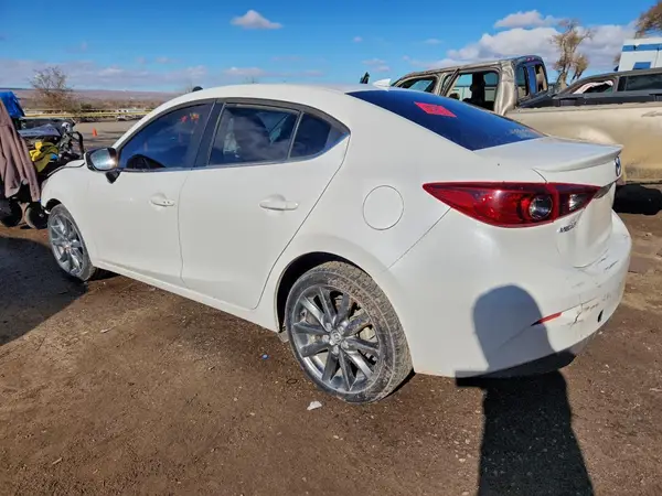 3MZBN1V3XJM259433 2018 MAZDA 3 - Image 2