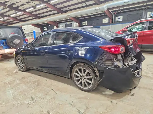 3MZBN1V3XJM265684 2018 MAZDA 3 - Image 2
