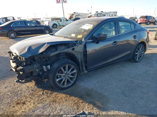 3MZBN1V3XJM266060 2018 MAZDA 3 - Image 2