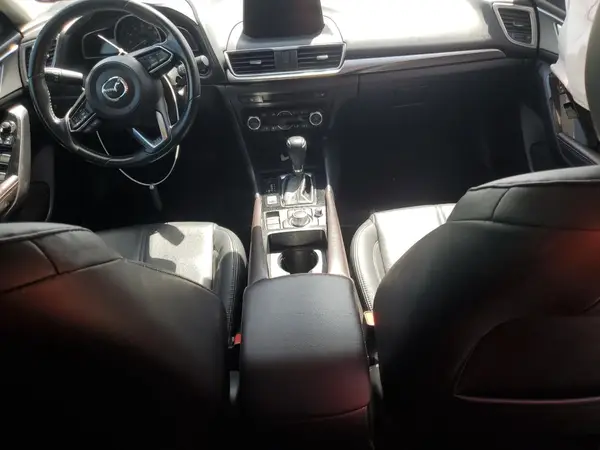 3MZBN1V71HM115640 2017 MAZDA 3 - Image 8
