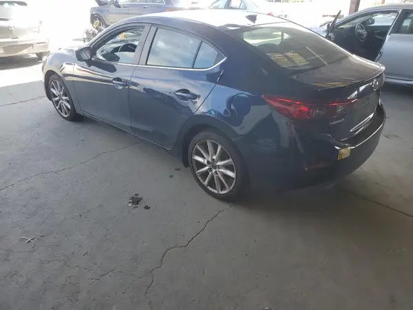 3MZBN1V72HM111970 2017 MAZDA 3 - Image 2
