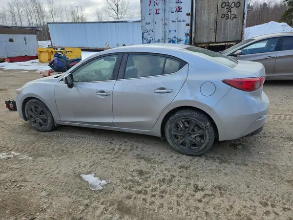 3MZBN1V73JM262466 2018 MAZDA 3 - Image 2