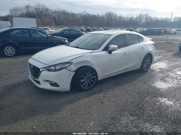 3MZBN1V79HM100030 2017 MAZDA 3 - Image 2