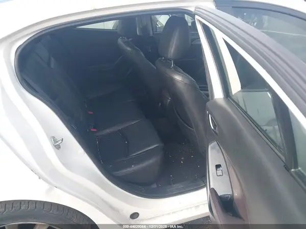 3MZBN1V79HM100030 2017 MAZDA 3 - Image 8