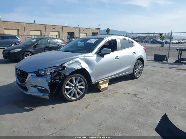 3MZBN1V7XHM124207 2017 MAZDA 3 - Image 2