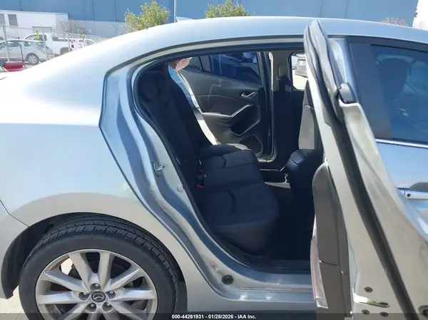 3MZBN1V7XHM124207 2017 MAZDA 3 - Image 8
