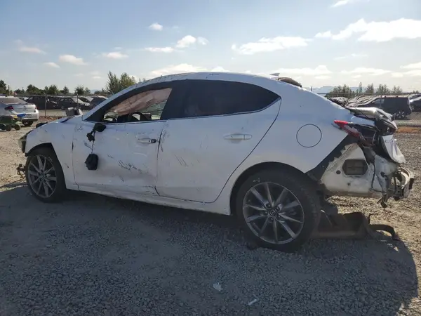 3MZBN1W30JM161834 2018 MAZDA 3 - Image 2