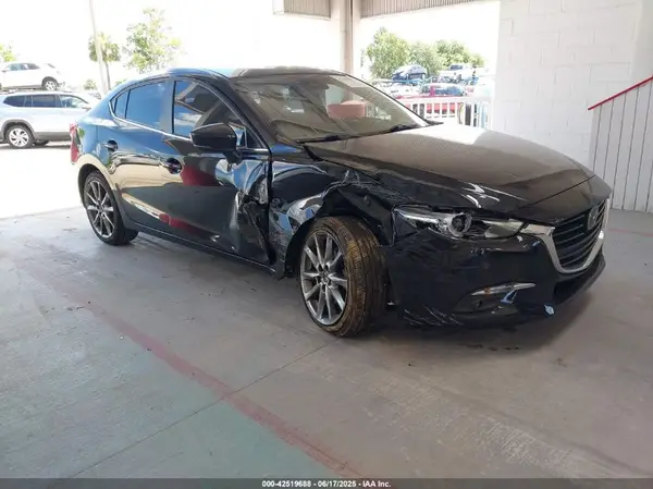 3MZBN1W30JM174177 2018 MAZDA 3 - Image 1