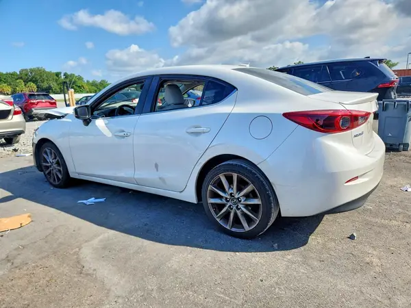 3MZBN1W30JM219182 2018 MAZDA 3 - Image 2