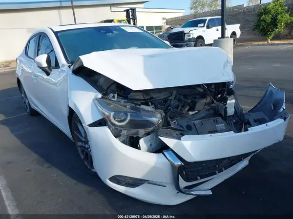 3MZBN1W31JM190601 2018 MAZDA 3 - Image 1