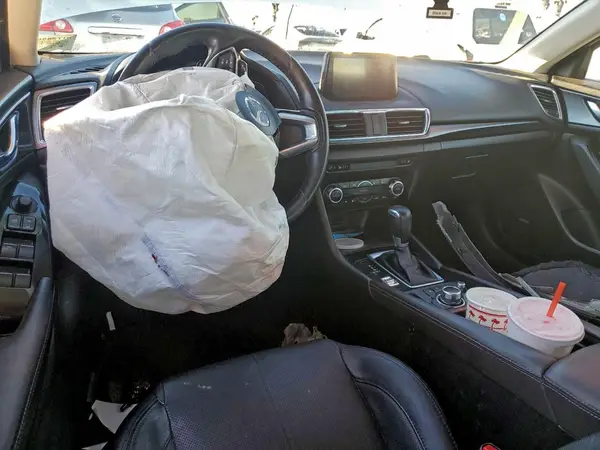3MZBN1W32JM173855 2018 MAZDA 3 - Image 8