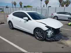 3MZBN1W32JM200116 2018 MAZDA 3