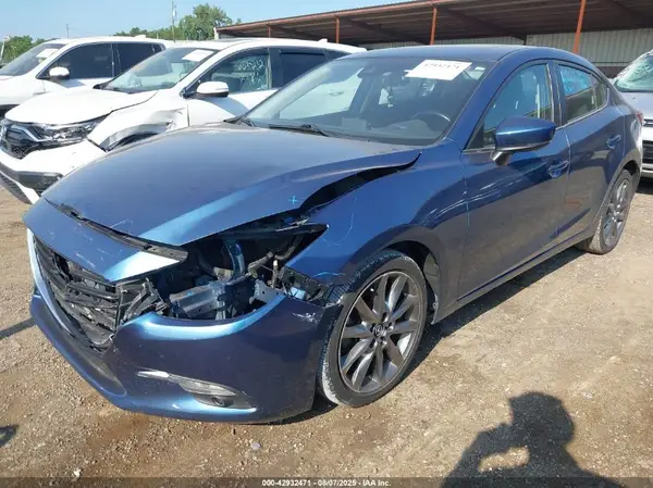 3MZBN1W32JM214565 2018 MAZDA 3 - Image 2