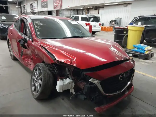 3MZBN1W32JM240714 2018 MAZDA 3