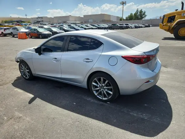 3MZBN1W33JM159902 2018 MAZDA 3 - Image 2