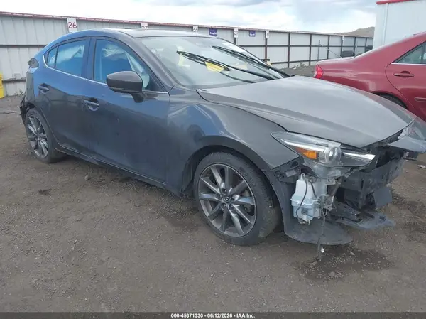 3MZBN1W33JM160919 2018 MAZDA 3 - Image 1