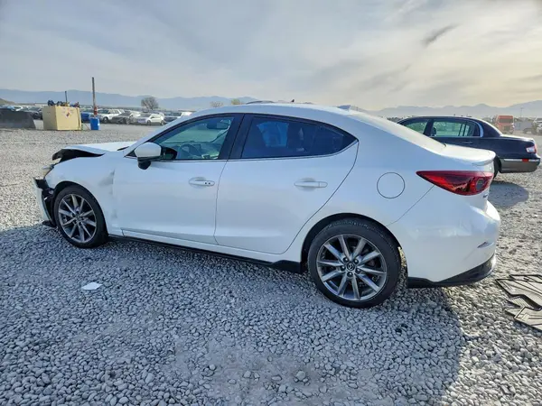3MZBN1W33JM177557 2018 MAZDA 3 - Image 2