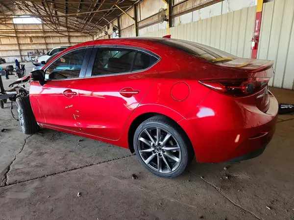 3MZBN1W33JM187117 2018 MAZDA 3 - Image 2