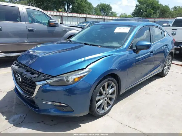 3MZBN1W33JM190843 2018 MAZDA 3 - Image 2