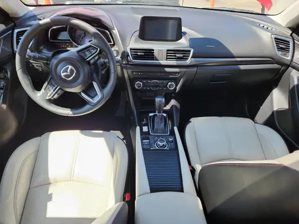 3MZBN1W33JM255822 2018 MAZDA 3 - Image 8