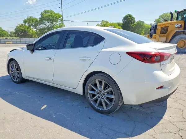 3MZBN1W33JM264925 2018 MAZDA 3 - Image 2