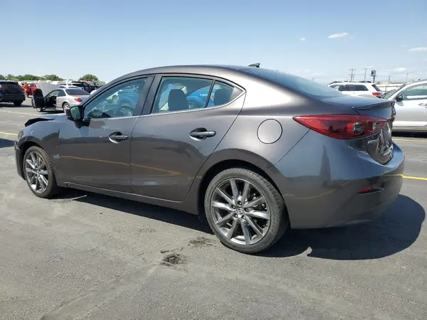 3MZBN1W34JM183643 2018 MAZDA 3 - Image 2