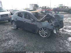 3MZBN1W35JM159044 2018 MAZDA 3