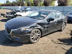 3MZBN1W35JM172649 2018 MAZDA 3