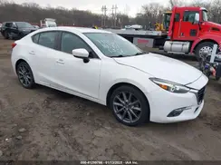 3MZBN1W35JM201728 2018 MAZDA 3