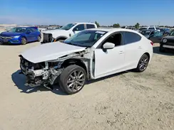 3MZBN1W35JM240982 2018 MAZDA 3