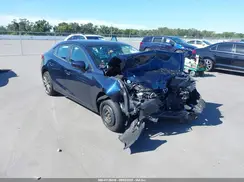3MZBN1W37JM215596 2018 MAZDA 3