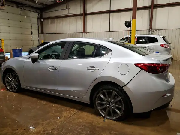 3MZBN1W38JM188523 2018 MAZDA 3 - Image 2