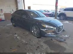 3MZBN1W38JM251913 2018 MAZDA 3