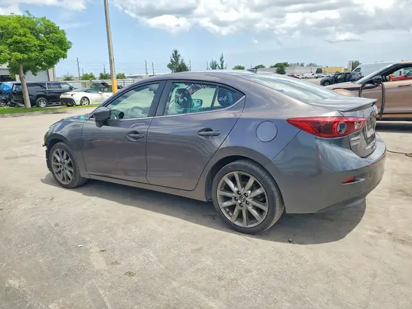 3MZBN1W39JM214790 2018 MAZDA 3 - Image 2