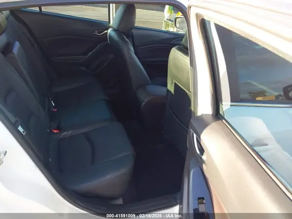 3MZBN1W3XJM215561 2018 MAZDA 3 - Image 8