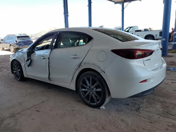 3MZBN1W3XJM262542 2018 MAZDA 3 - Image 2