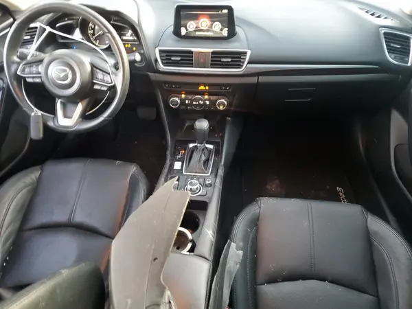 3MZBN1W3XJM272620 2018 MAZDA 3 - Image 8