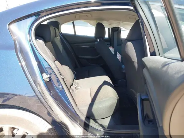 3MZBPAAM0RM427911 2024 MAZDA 3 - Image 8
