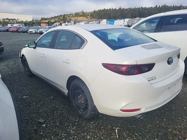 3MZBPAB73MM214551 2021 MAZDA 3 - Image 2