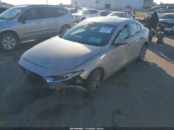 3MZBPACM4SM475656 2025 MAZDA 3 - Image 2