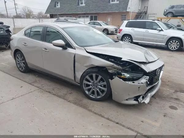 3MZBPACM7SM472542 2025 MAZDA 3 - Image 1