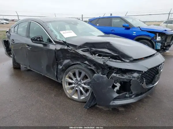 3MZBPAEMXKM103817 2019 MAZDA 3 - Image 1